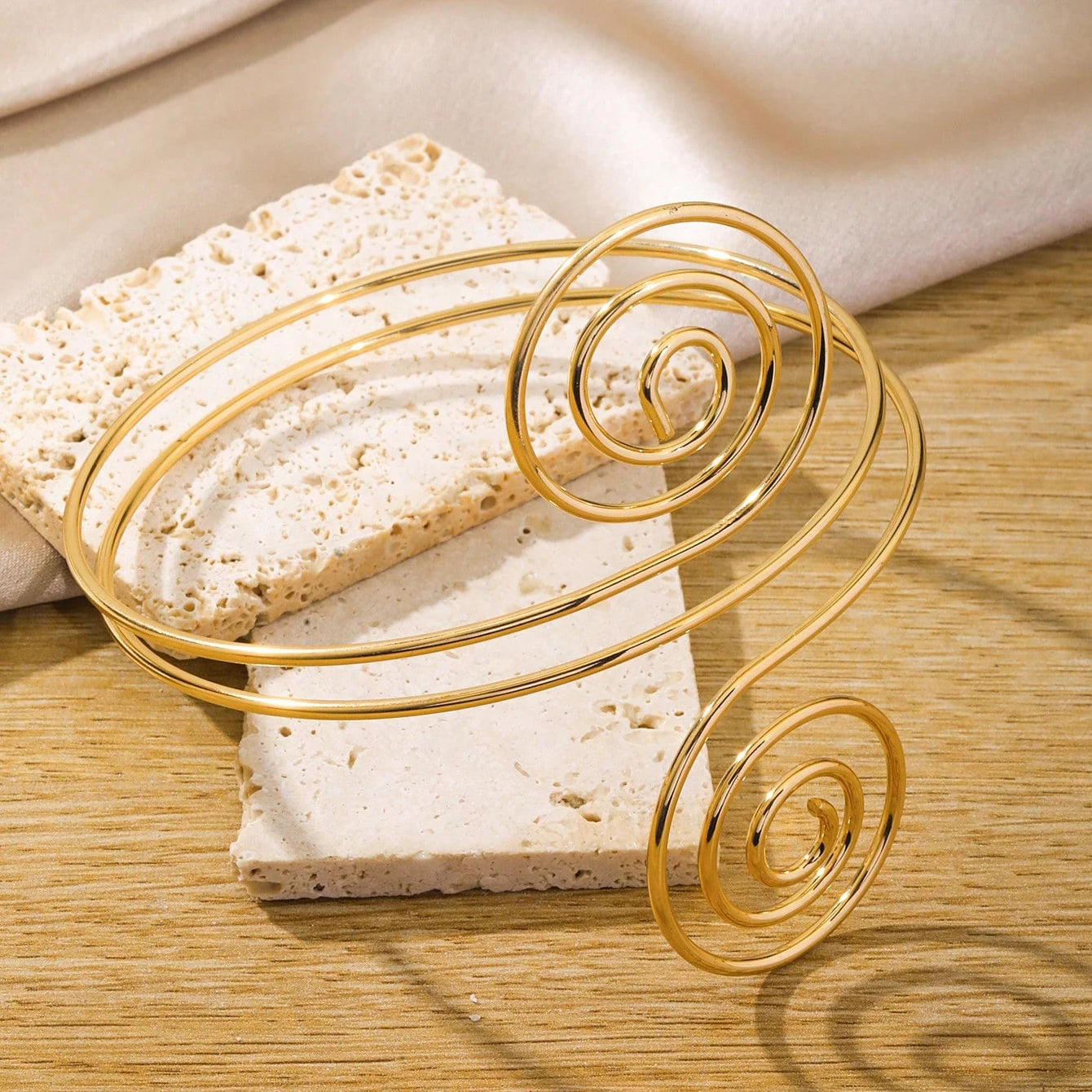 Manchette Dorée Minimaliste