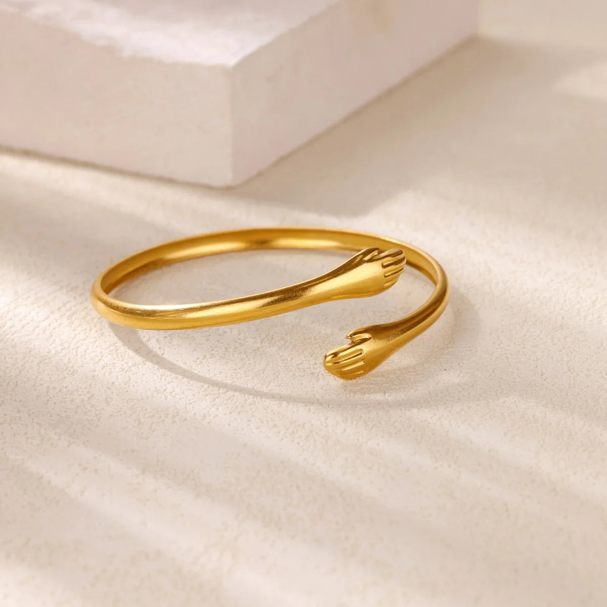 Bracelets Manchettes Dorées Sculpturales