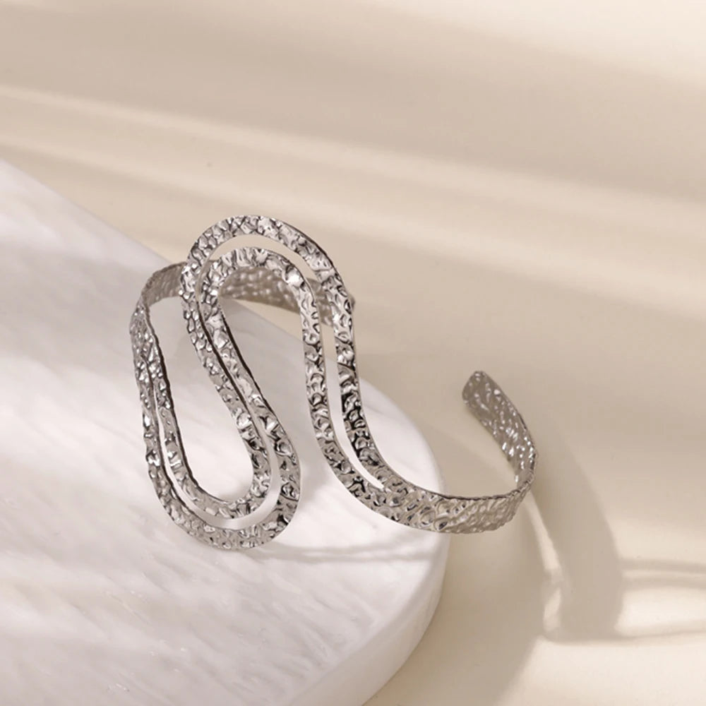 Bracelets Manchettes Dorées Sculpturales