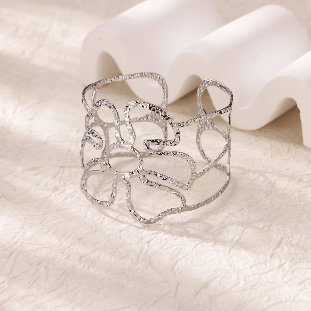 Bracelets Manchettes Dorées Sculpturales