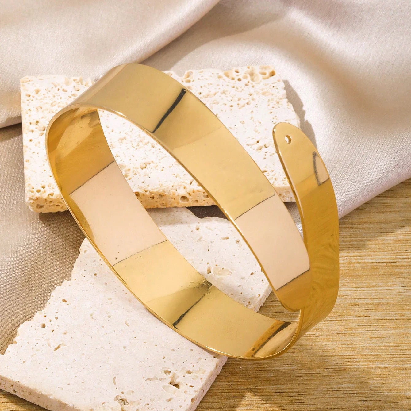 Manchette Dorée Minimaliste