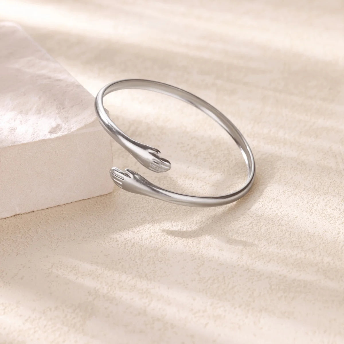 Bracelets Manchettes Dorées Sculpturales