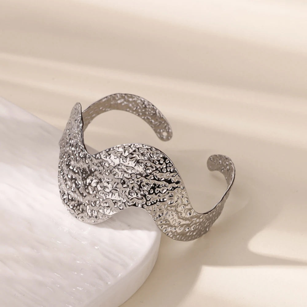 Bracelets Manchettes Dorées Sculpturales