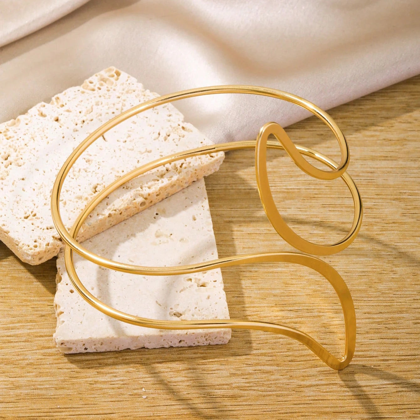 Manchette Dorée Minimaliste